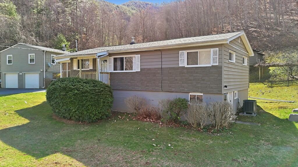 Ultimate Mountain Retreat: 70 Acres Bordering National Forest