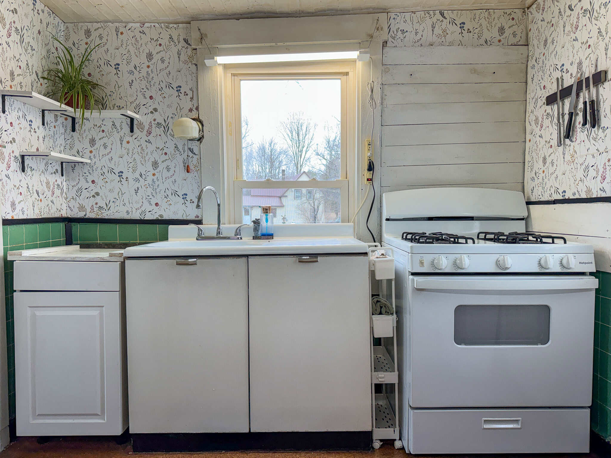 3 Bedroom Farmhouse on 16.2 Acres – Kingman, Maine