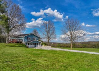 Home on acreage for sale Collins MO