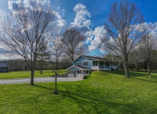 Home on acreage for sale Collins MO