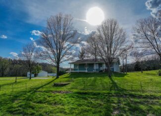 Home on acreage for sale Collins MO