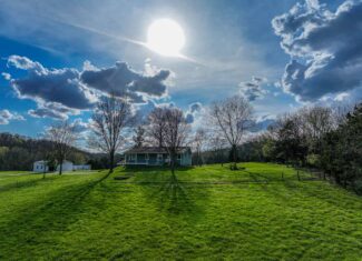 Home on acreage for sale Collins MO