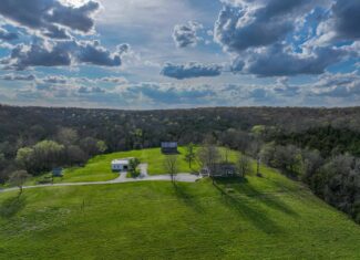 Home on acreage for sale Collins MO