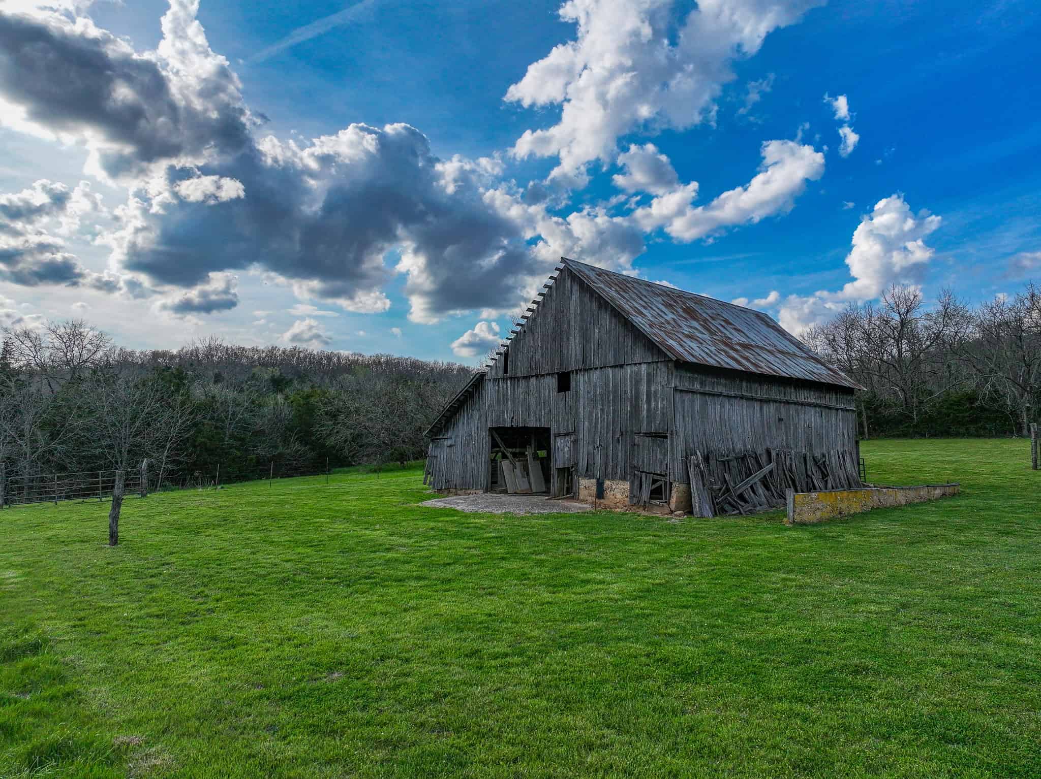 Home on acreage for sale Collins MO