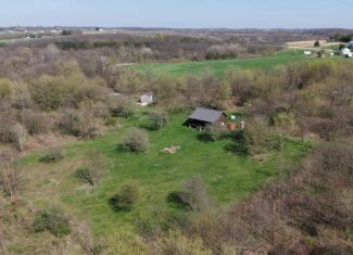 Log Cabin in SW Wisconsin Driftless Region on 10 Acres