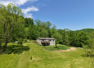 SW Wisconsin Country Home, 30.53 Wooded Acres (Driftless Region)