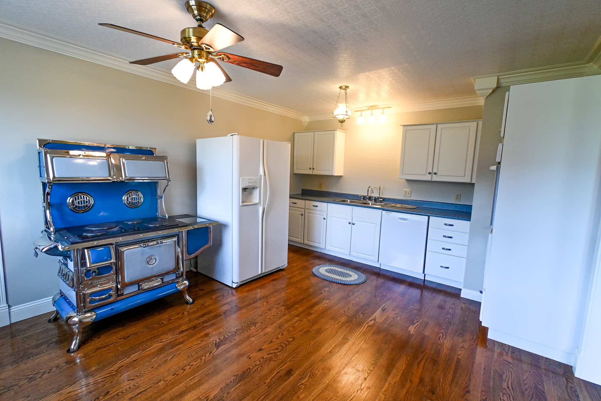 Home on acreage for sale Collins MO
