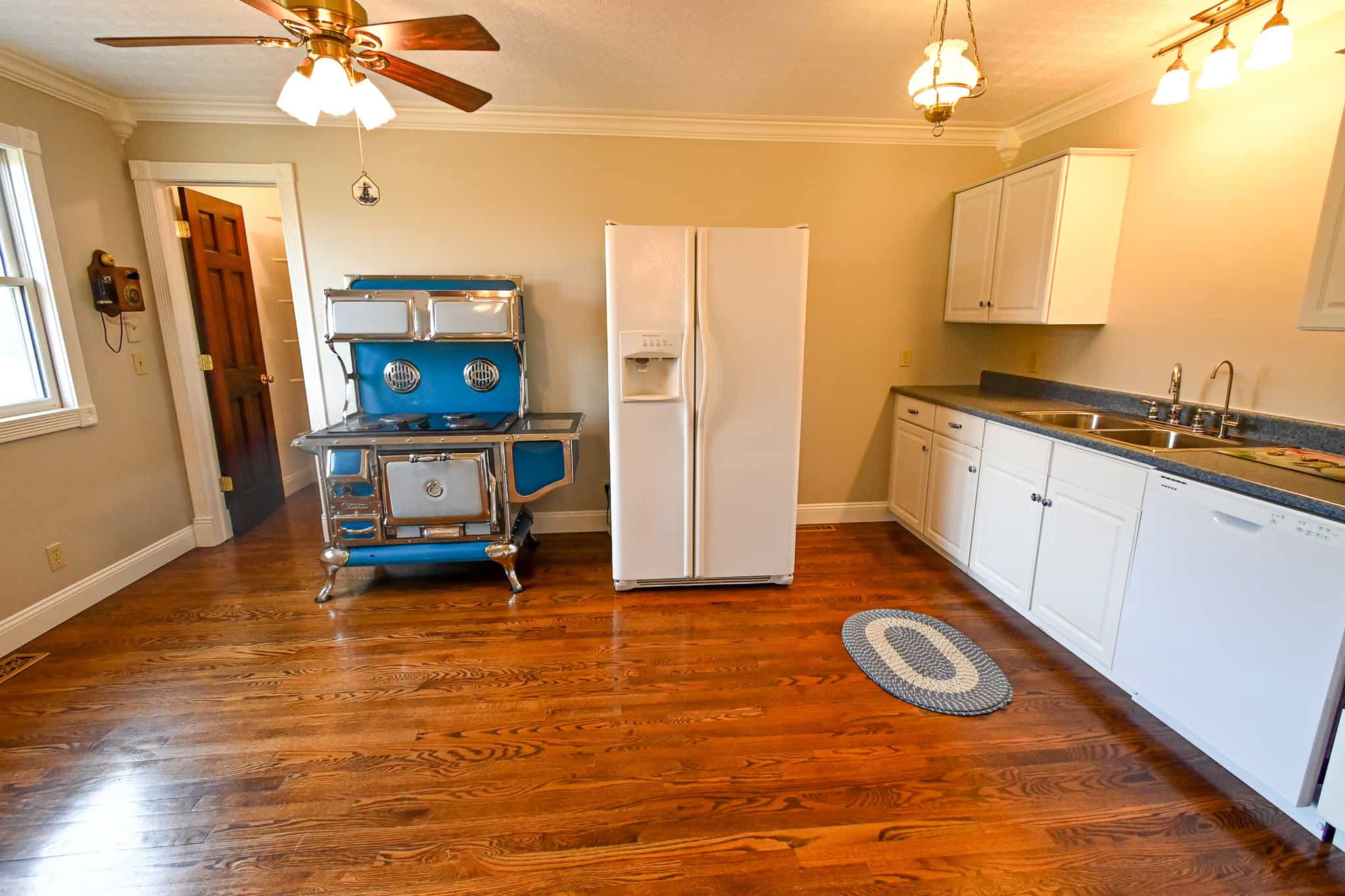 Home on acreage for sale Collins MO