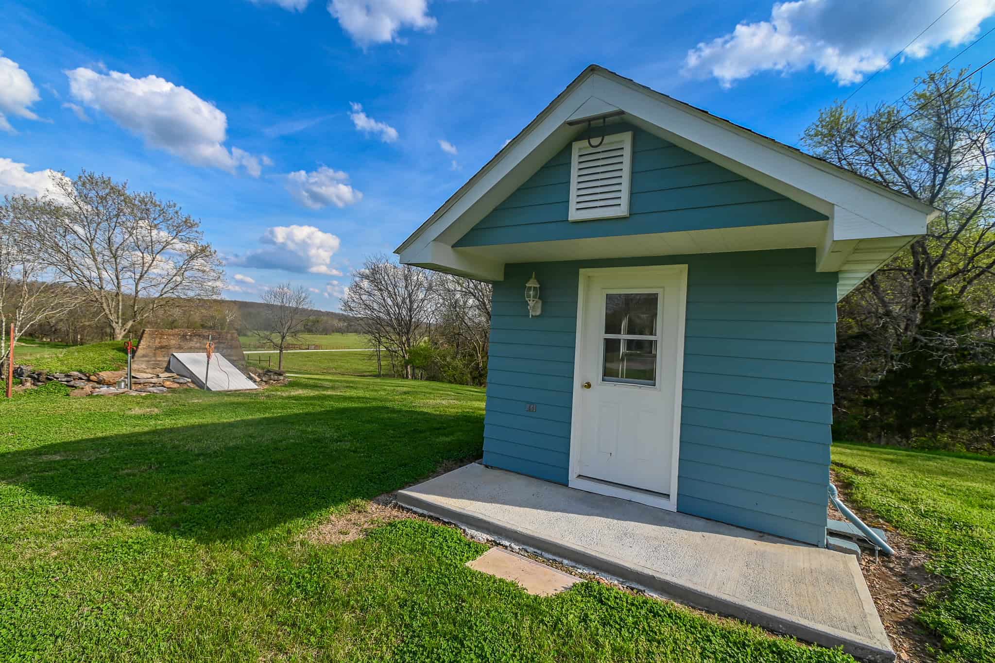 Home on acreage for sale Collins MO