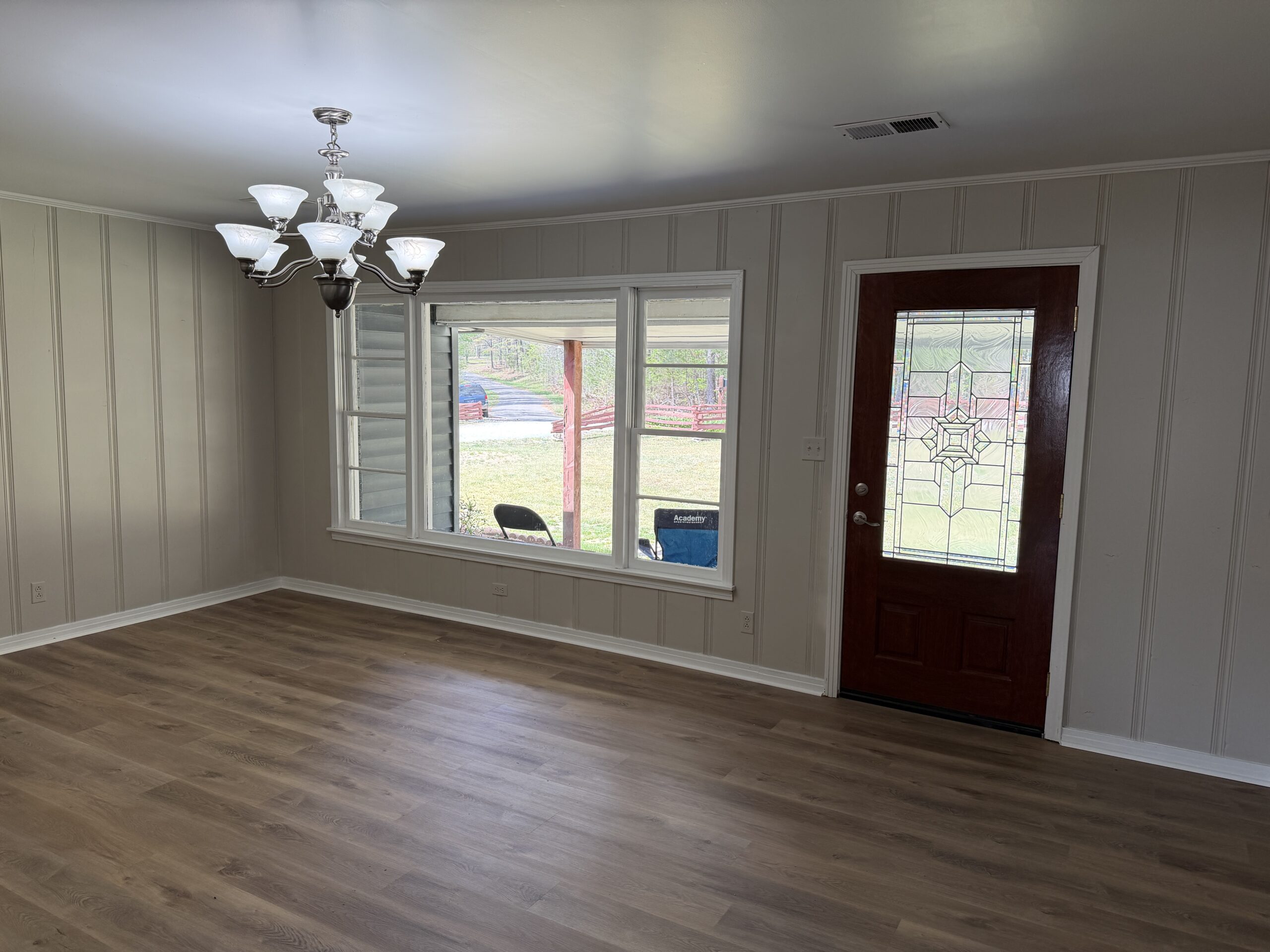 COUNTRY ESTATE FOR SALE IN TN, 61.5 AC, DEER & TURKEY HUNTING, CREEK, FIELDS, BARN