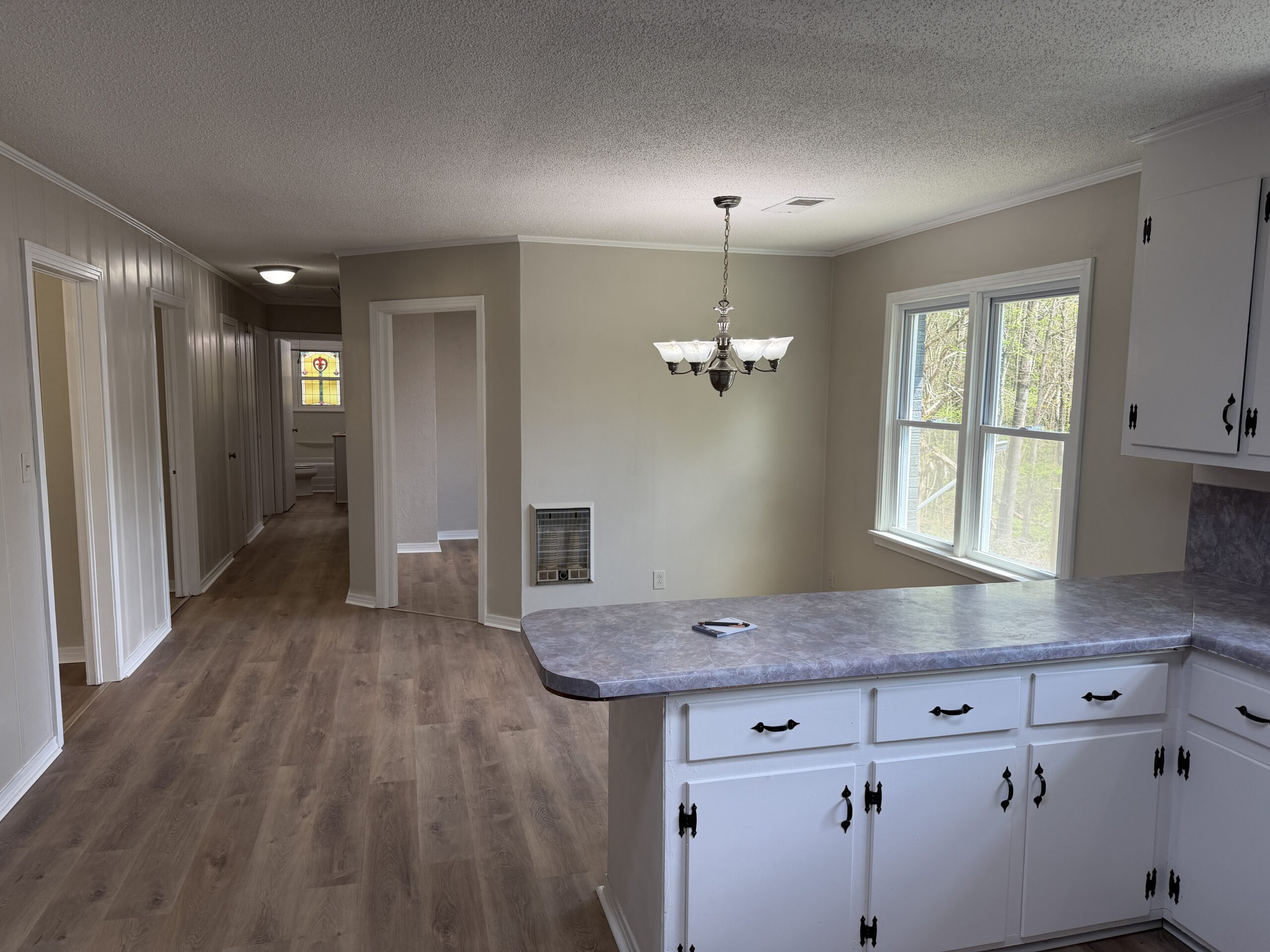 COUNTRY ESTATE FOR SALE IN TN, 61.5 AC, DEER & TURKEY HUNTING, CREEK, FIELDS, BARN