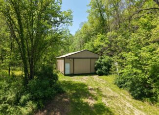 SW Wisconsin Country Home, 30.53 Wooded Acres (Driftless Region)