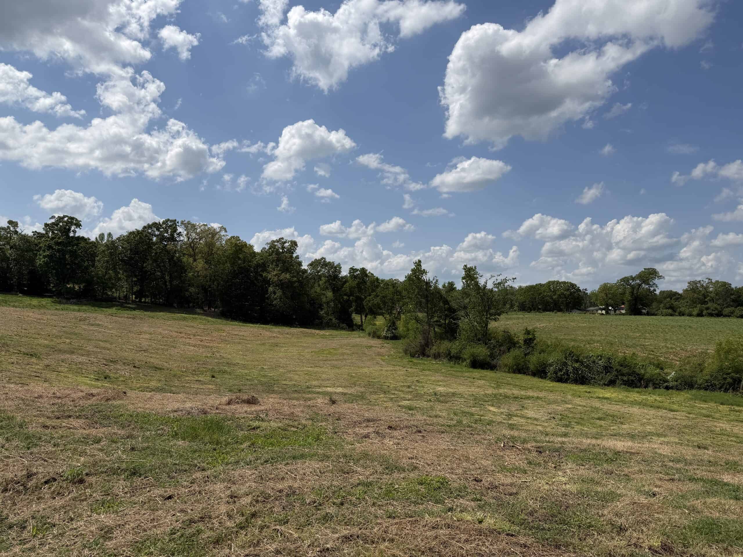 HOBBY FARM FOR SALE IN TN. AMAZING BUILDING SITES WITH VIEWS AND DEER HUNTING LAND FOR SALE IN TENNESSEE.