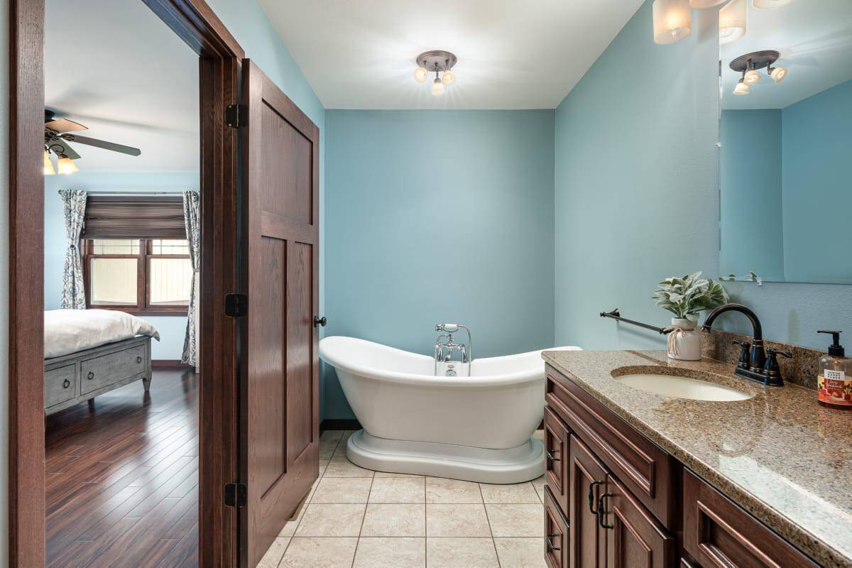 92-Acre Driftless Region Luxury Hunting Estate for Sale in Richland County, Wisconsin | Custom Home, Trophy Whitetails & Ridge-Top Views