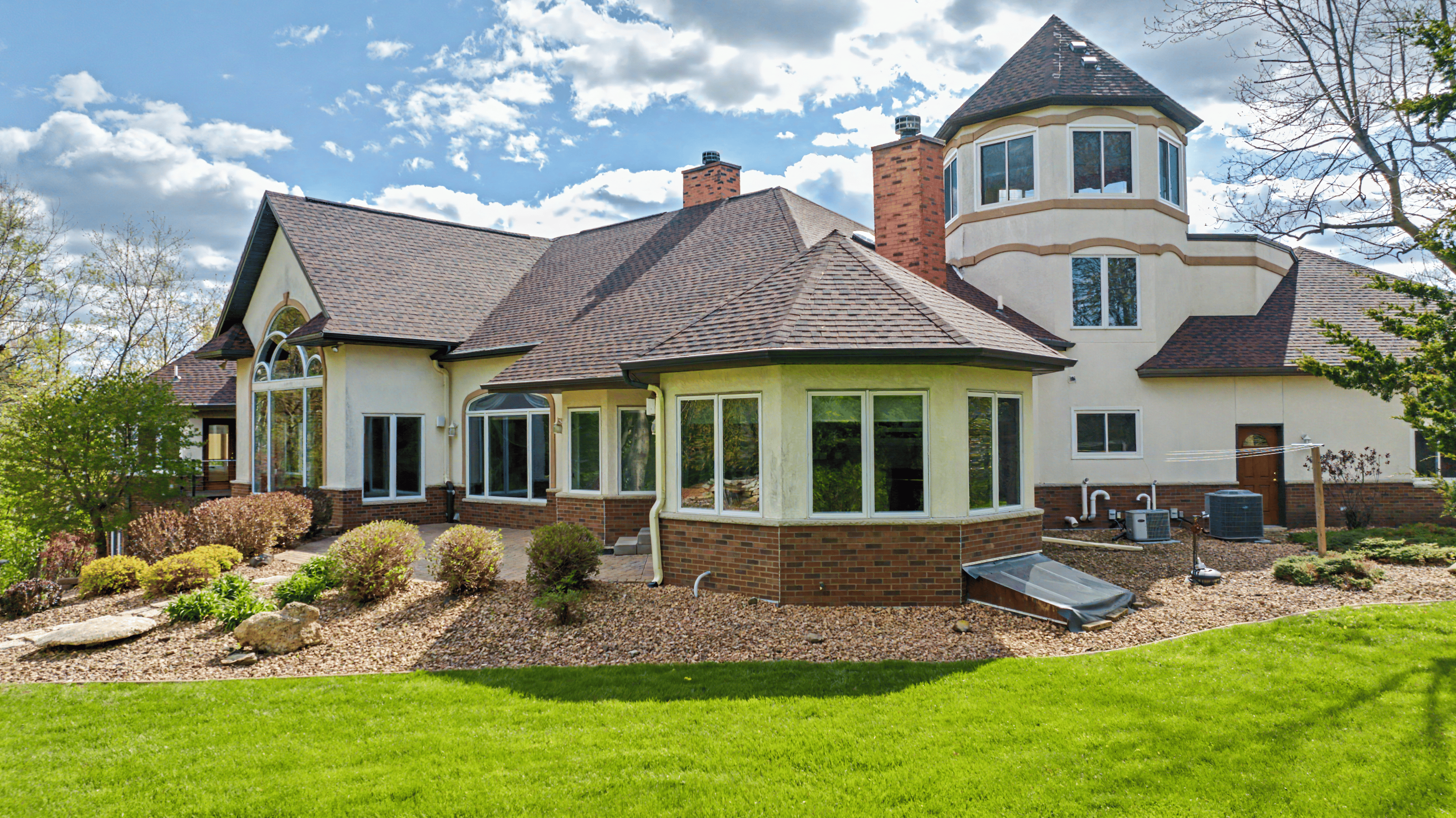 Extraordinary 35-Acre Executive Estate in La Crosse WI