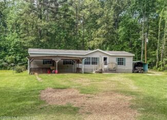 Home and Mobile Home for Sale on 25 Acres in Hinds County