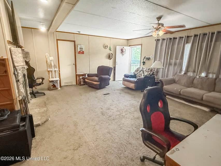 Home and Mobile Home for Sale on 25 Acres in Hinds County