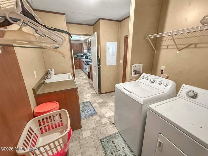 Home and Mobile Home for Sale on 25 Acres in Hinds County