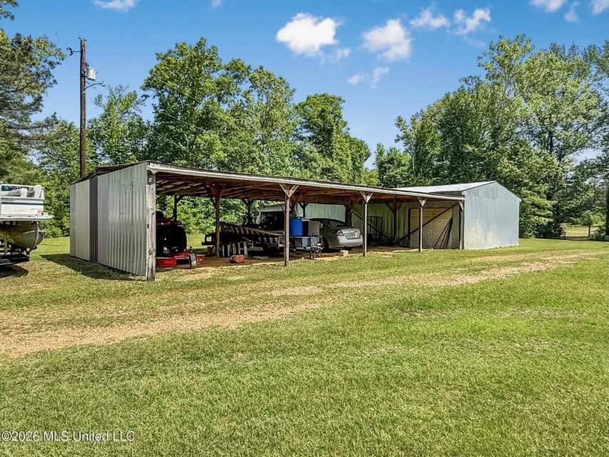 Home and Mobile Home for Sale on 25 Acres in Hinds County