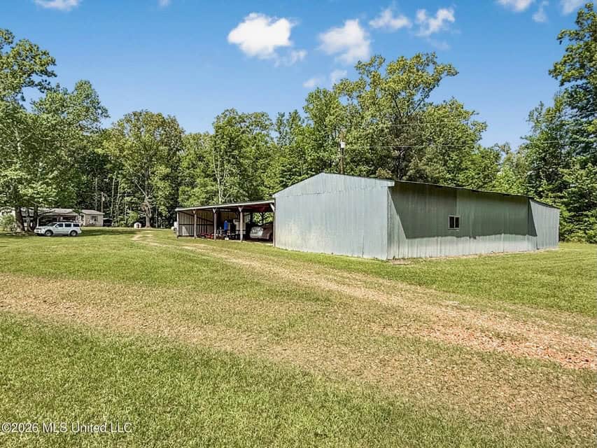 Home and Mobile Home for Sale on 25 Acres in Hinds County