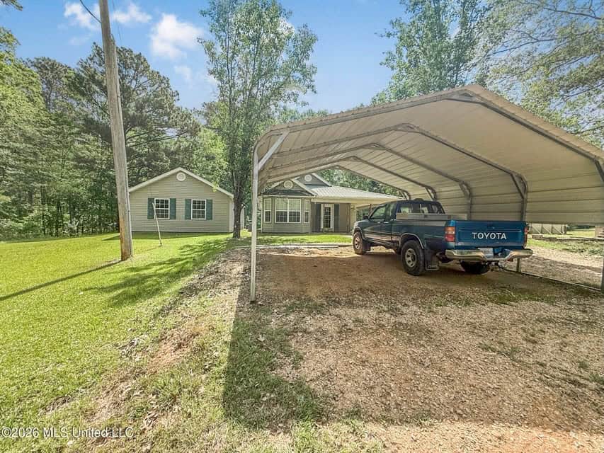 Home and Mobile Home for Sale on 25 Acres in Hinds County