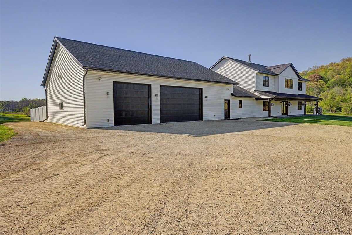 Luxury rural living in the heart of Wisconsin’s scenic Coulee Region