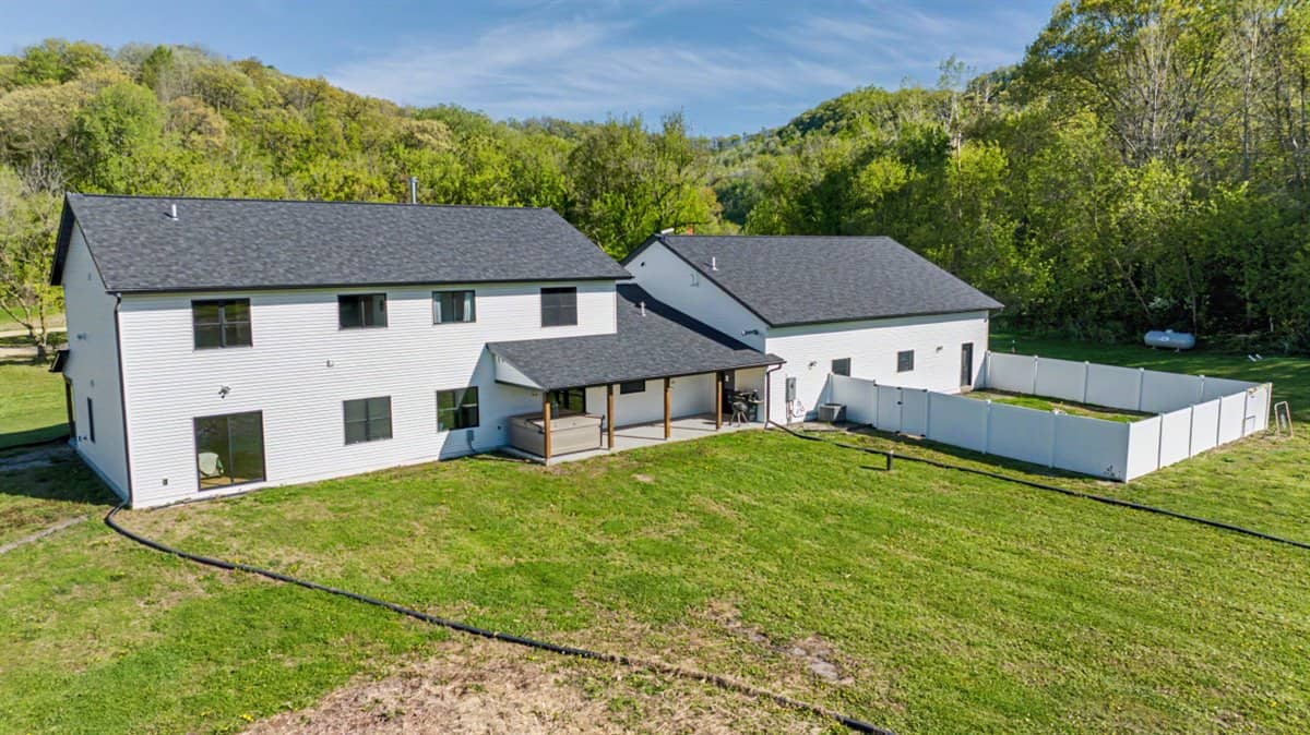 Luxury rural living in the heart of Wisconsin’s scenic Coulee Region