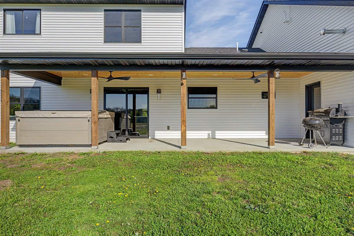 Luxury rural living in the heart of Wisconsin’s scenic Coulee Region