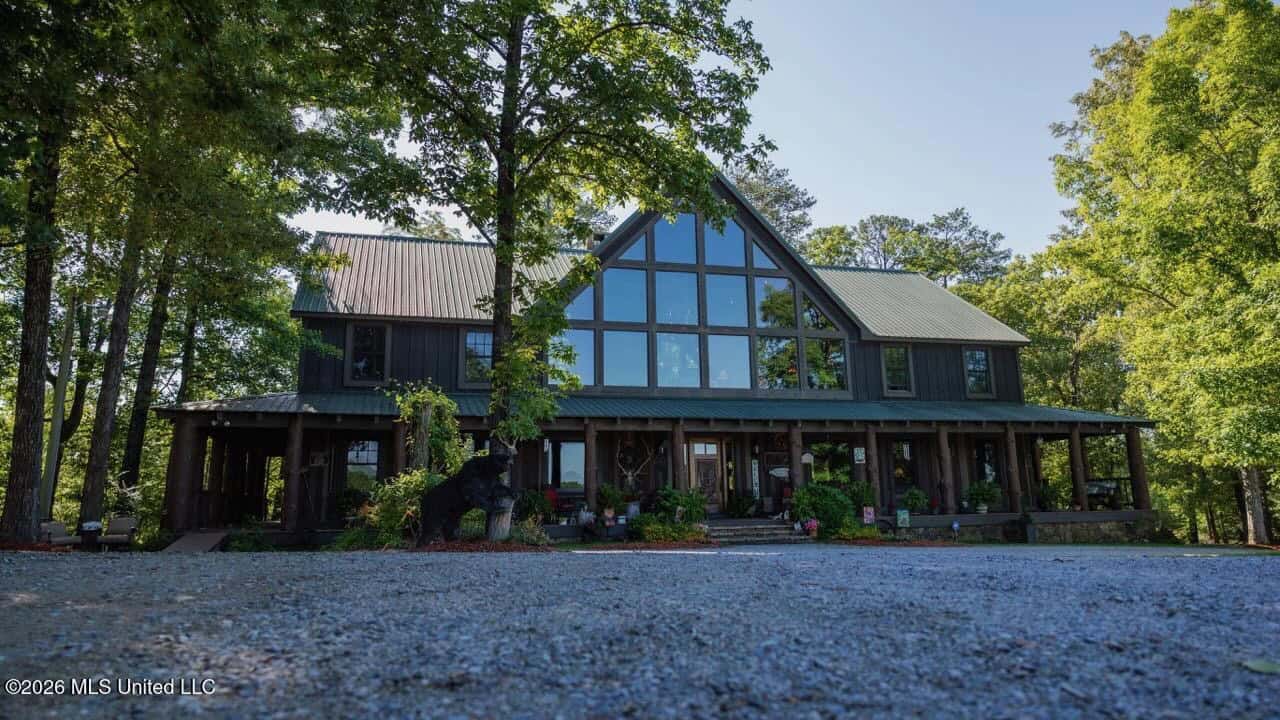Luxury Estate on 98 Acres in Camden, AL