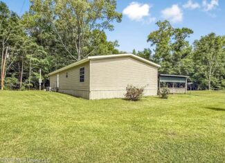 Home and Mobile Home for Sale on 25 Acres in Hinds County