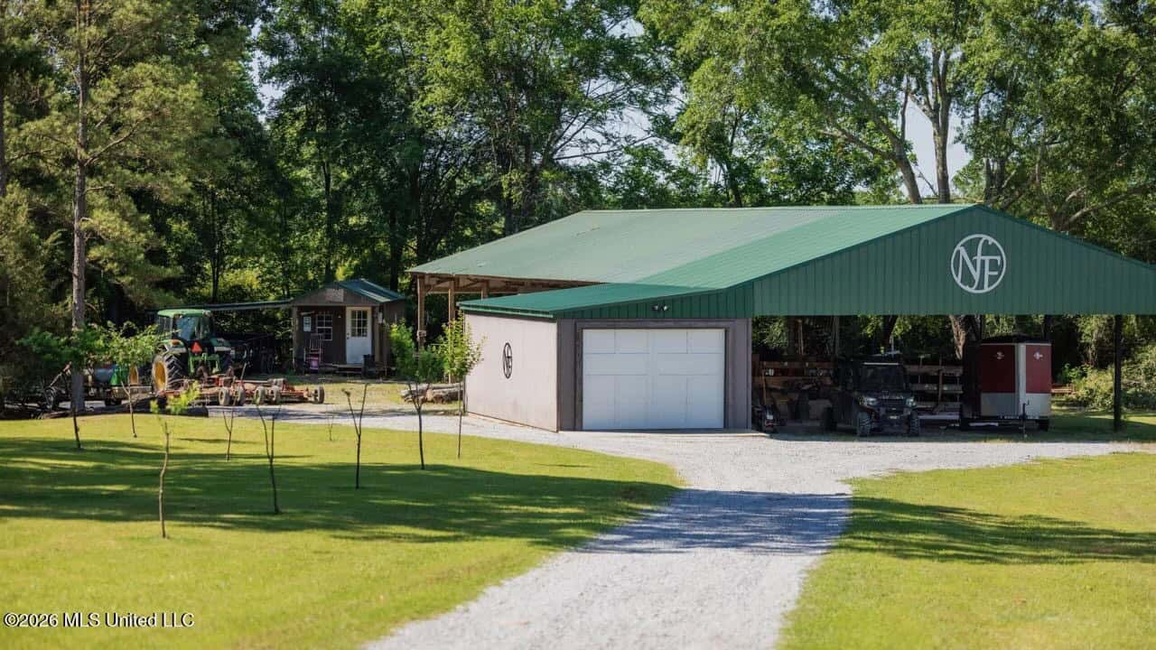 Luxury Estate on 98 Acres in Camden, AL