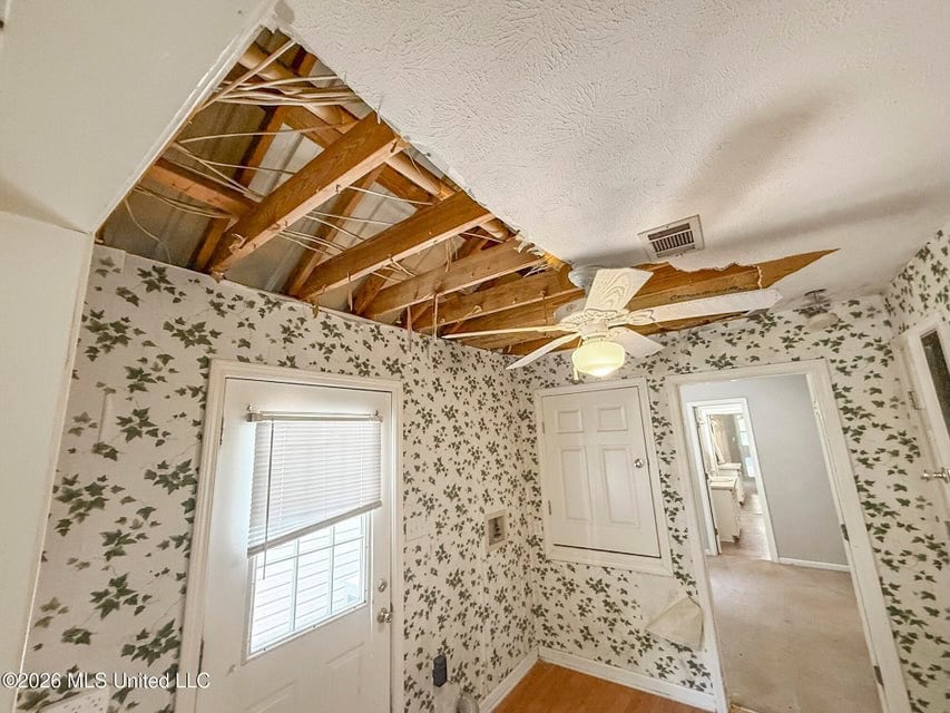Home and Mobile Home for Sale on 25 Acres in Hinds County