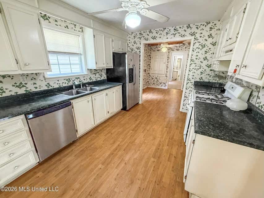 Home and Mobile Home for Sale on 25 Acres in Hinds County
