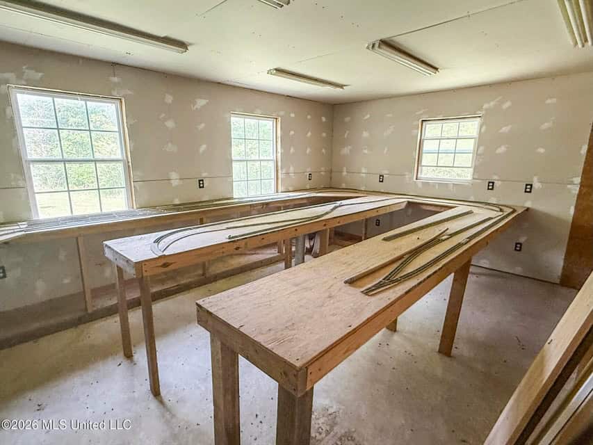 Home and Mobile Home for Sale on 25 Acres in Hinds County