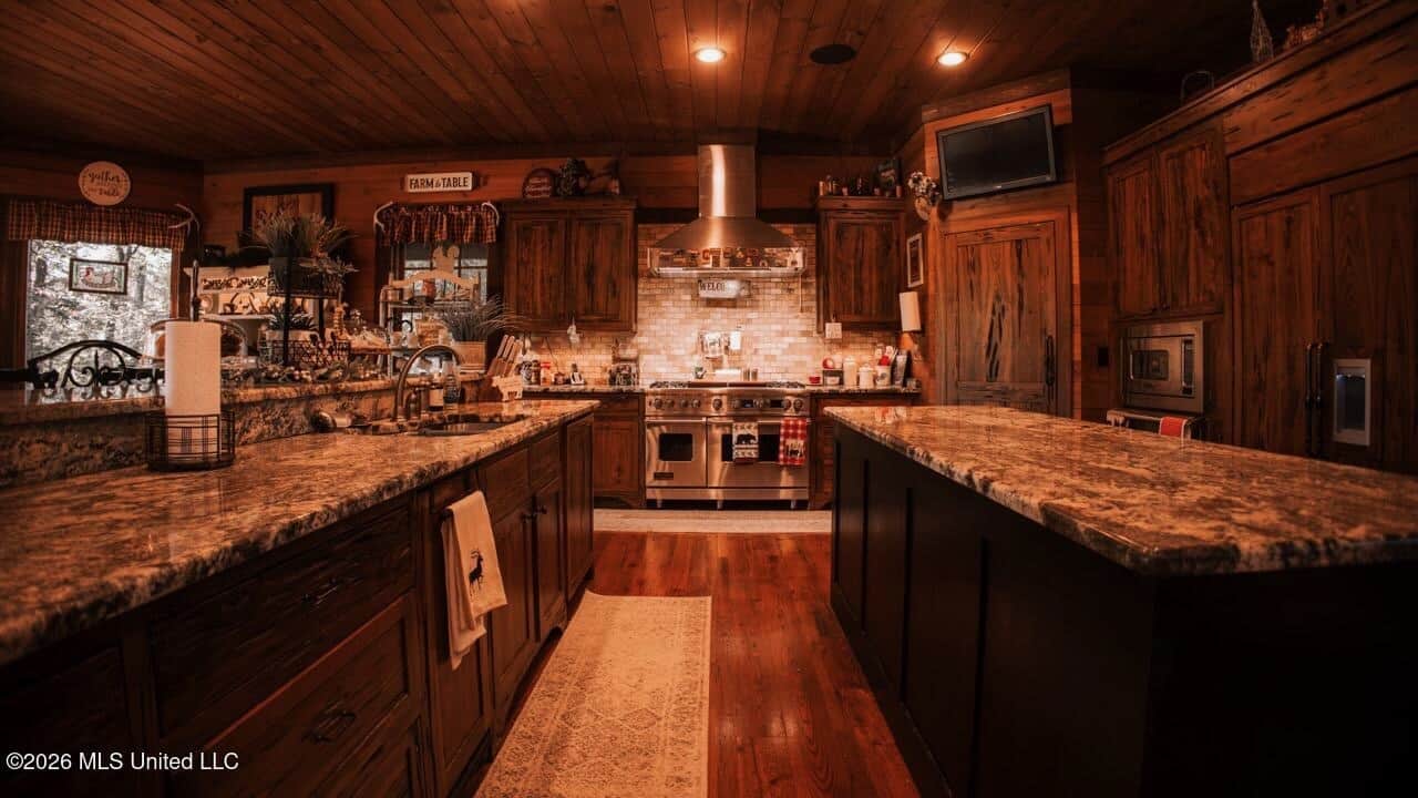 Luxury Estate on 98 Acres in Camden, AL