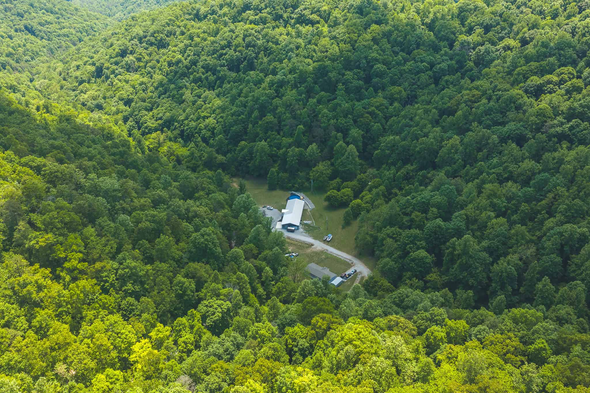 Three Bedrooms? Try Seven Rooms of Unlimited Potential. East TN-Claiborne County Hunting Lodge