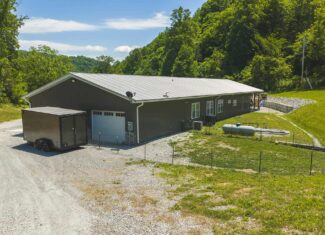 Three Bedrooms? Try Seven Rooms of Unlimited Potential. East TN-Claiborne County Hunting Lodge
