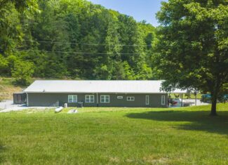 Three Bedrooms? Try Seven Rooms of Unlimited Potential. East TN-Claiborne County Hunting Lodge