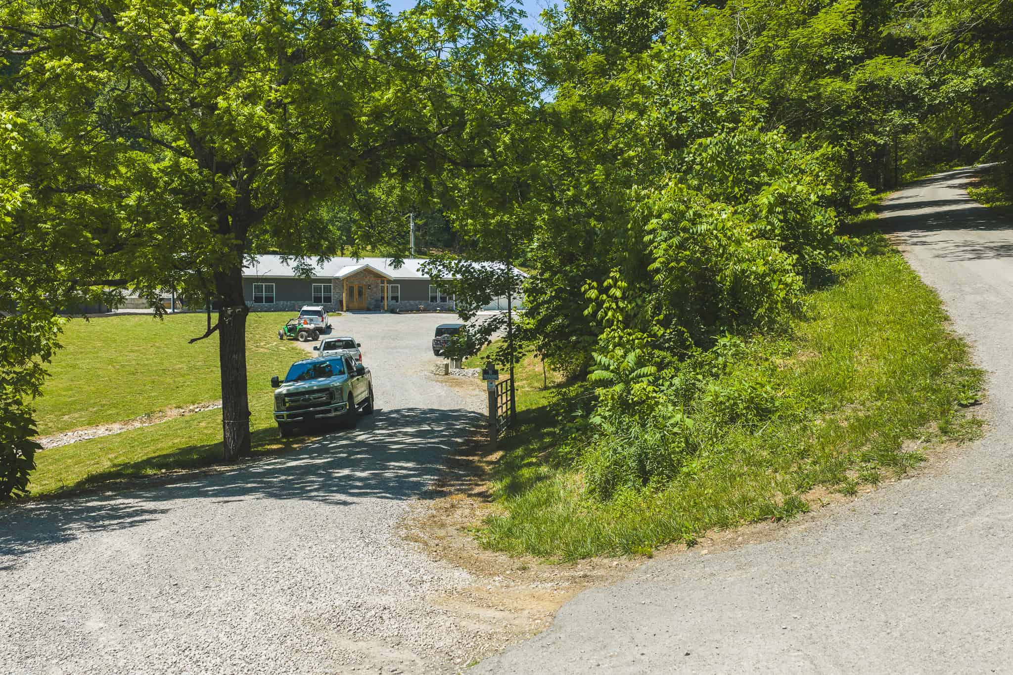 Three Bedrooms? Try Seven Rooms of Unlimited Potential. East TN-Claiborne County Hunting Lodge