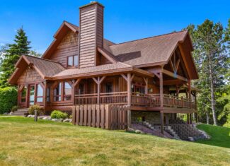 274 ± Acre Luxury Ranch & Hunting Estate | Butternut, WI