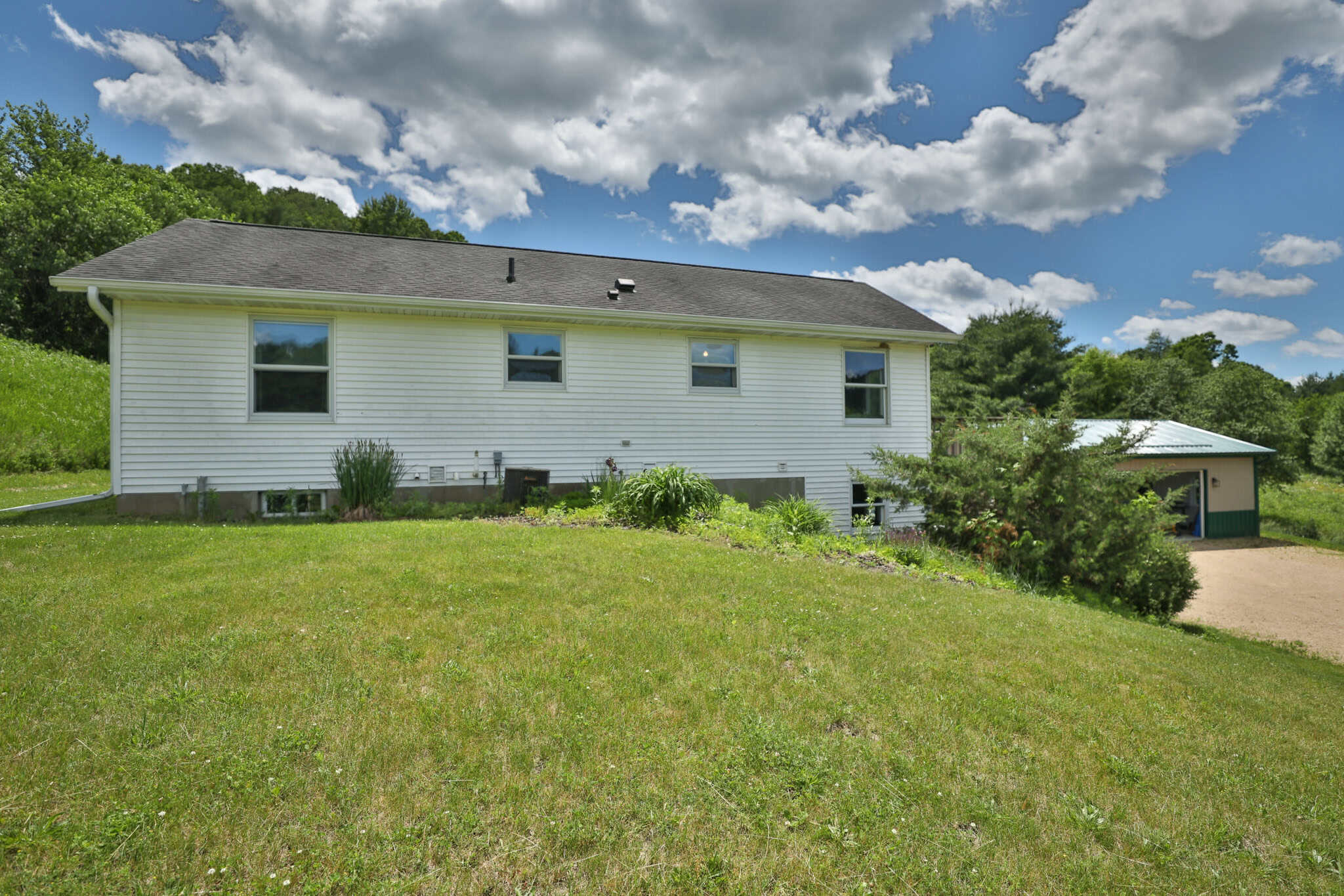Scenic Country Home & Trophy Whitetail Retreat Near Wildcat Mountain State Park – 21.78 Acres in Vernon County, Wisconsin