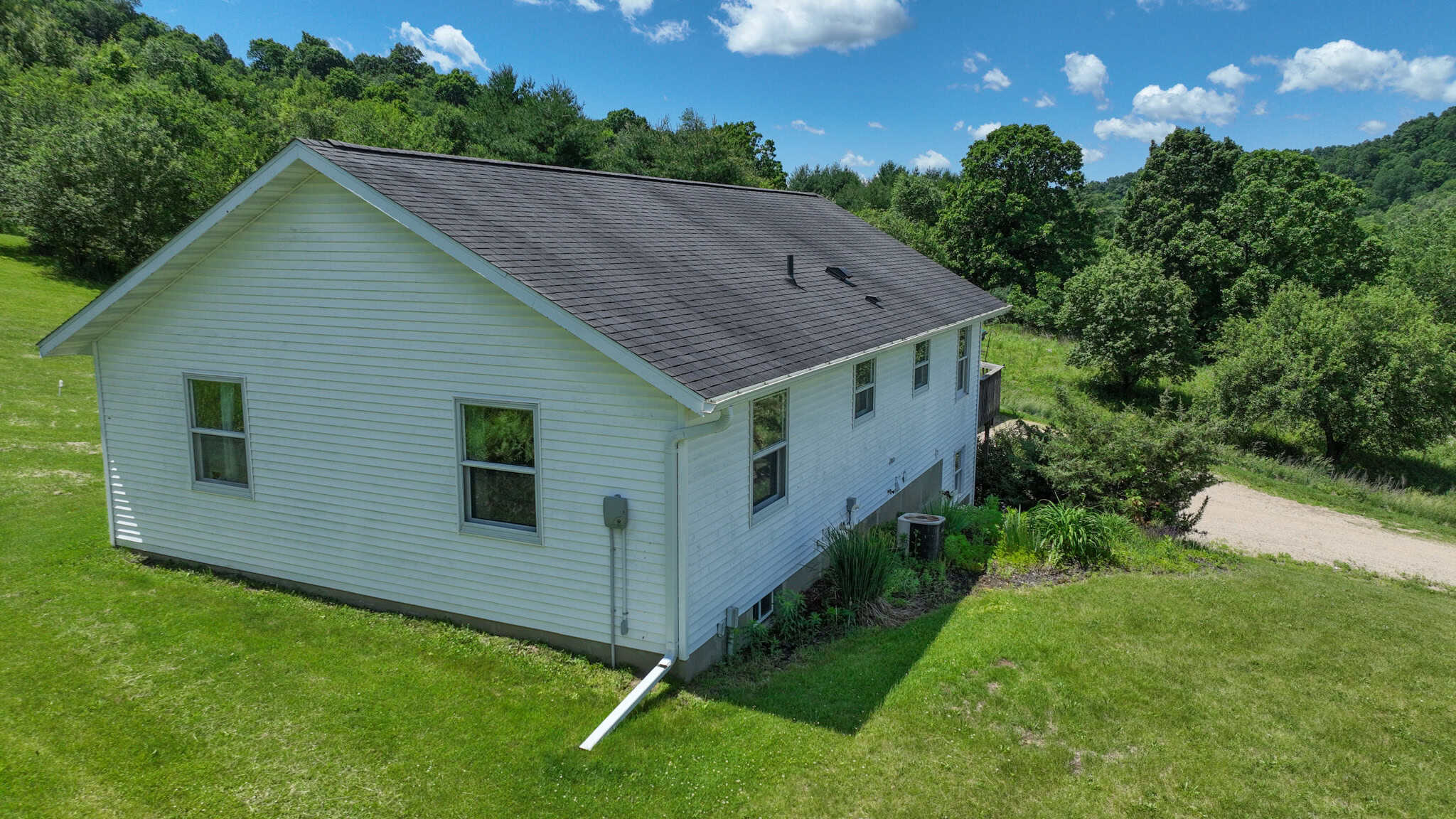 Scenic Country Home & Trophy Whitetail Retreat Near Wildcat Mountain State Park – 21.78 Acres in Vernon County, Wisconsin