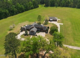 158± Acres with Custom Homes in Oakdale, Louisiana