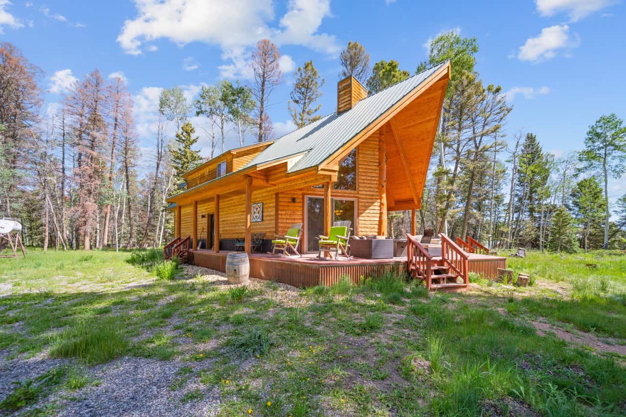 Cabin retreat in Mountains with Hiking, Hunting, and Fishing