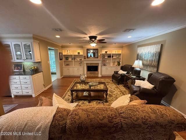 Gillsburg MS Farmhouse Estate on 72 Acres