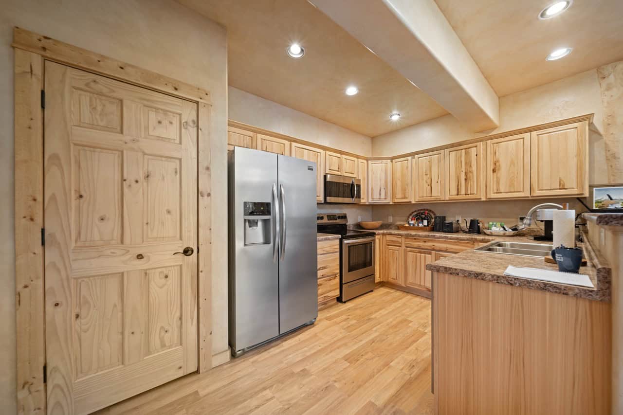 Cabin retreat in Mountains with Hiking, Hunting, and Fishing