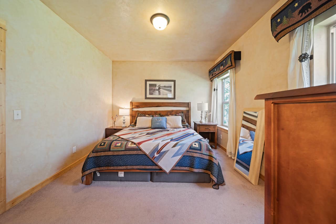 Cabin retreat in Mountains with Hiking, Hunting, and Fishing