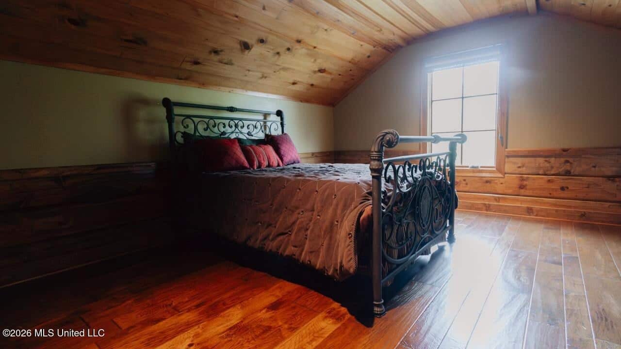 158± Acres with Custom Homes in Oakdale, Louisiana