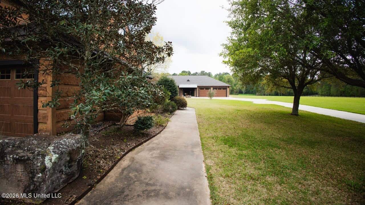 158± Acres with Custom Homes in Oakdale, Louisiana