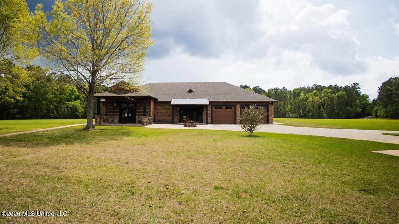 158± Acres with Custom Homes in Oakdale, Louisiana